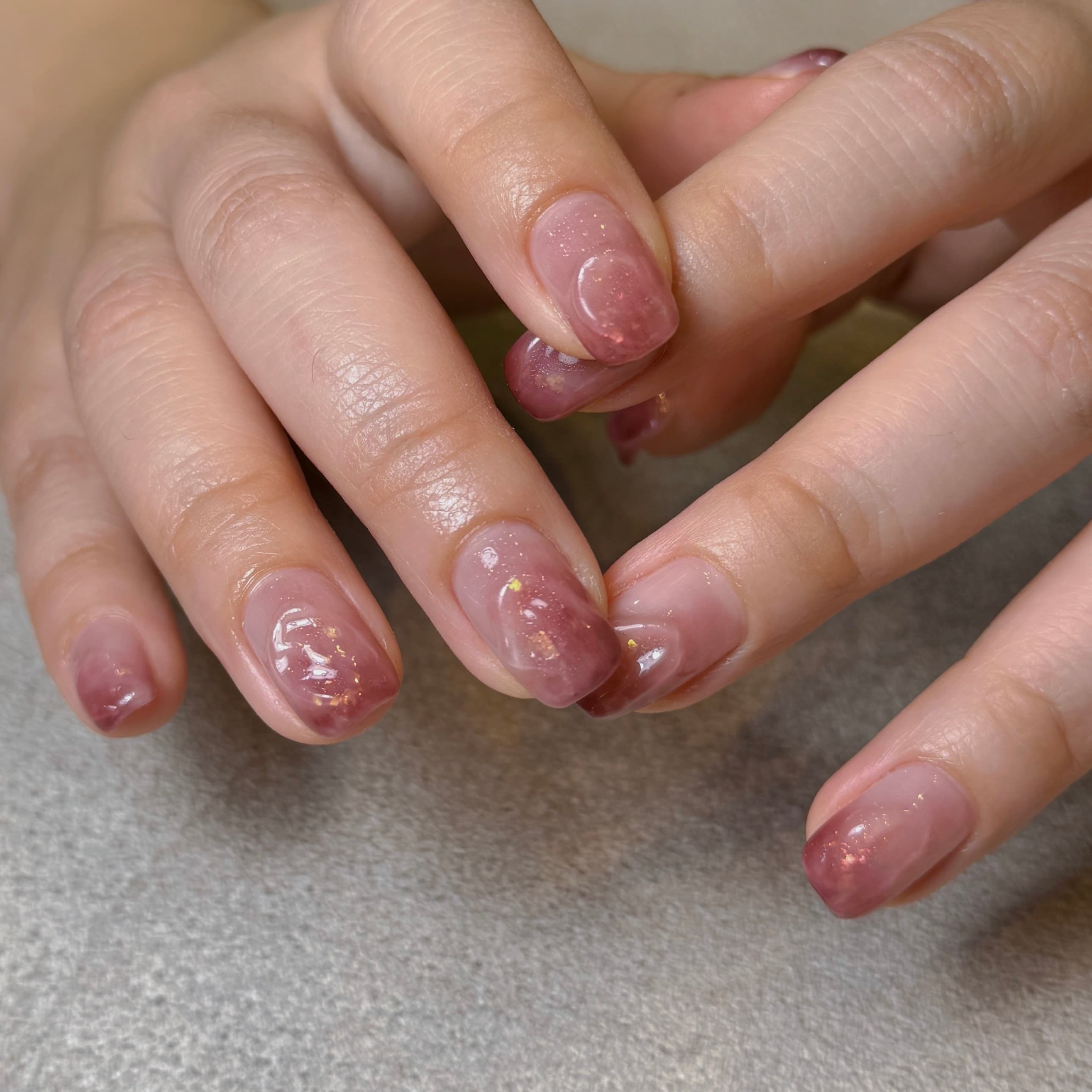 ナチュラルに個性が表現できるニュアンスネイル
